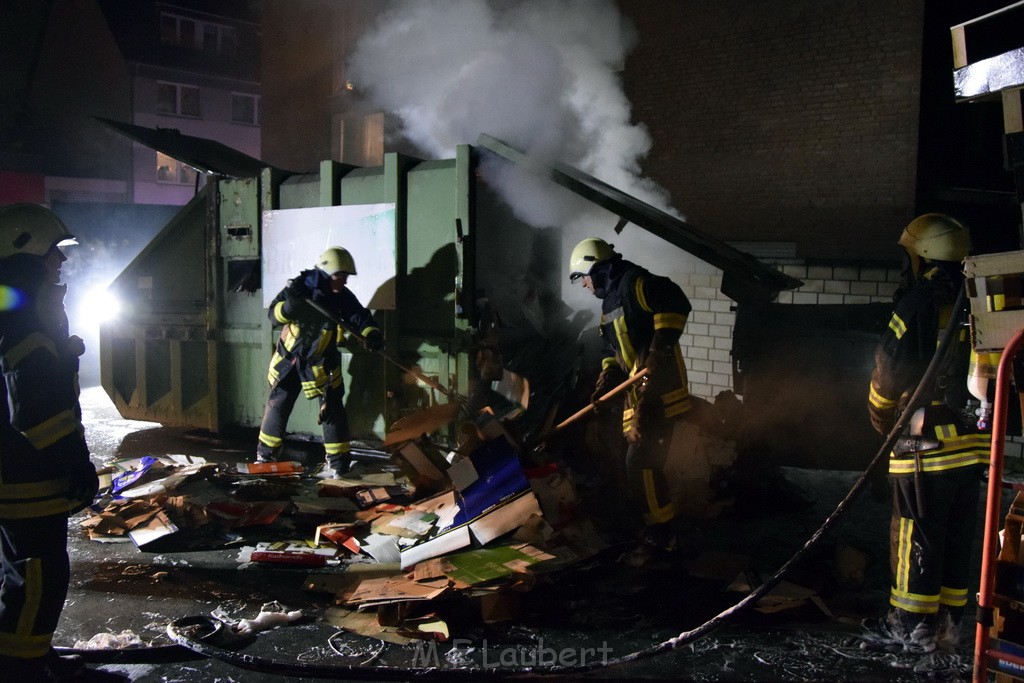 Feuer Papp Presscontainer Koeln Hoehenberg Bochumerstr P242.JPG - Miklos Laubert